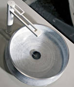 Gessi Mimi Home Collecton Aufsatwaschtisch in Alumix wei� / silber, Durchmesser 42cm, art. 37567.031, kombiniert mit Gessi Trasparenze Waschtischmischer wei�, art. 34204.279