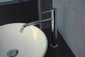 Gessi Small Waschtischmischer hoch, art. 11945.031 kombiniert mit einem Scarabeo Cup Aufsatzwaschtisch rund wei�, cm. 46 cm, art. 8044