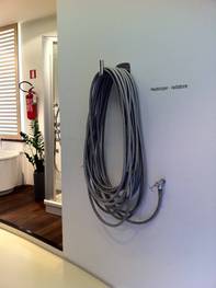 Ciussai Design-Heizk�rper auf Haken, mit 30 m Inox Schlauch chrom
