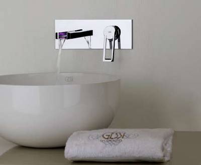 Gessi Riflessi Colour Wand-Waschtischmischer chrom mit B�gelgriff, art. 38385.031, das flie�endes Wasser passt sich farblich der Temperatur an, kein Stromanschluss n�tig - kombiniert mit einem Home Collection Aufsatzwaschtisch rund, art. 39121.515 in Ceramilux wei�