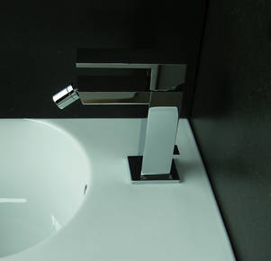 Gessi Rettangolo Bidetmischer chrom, art. 20007.031 auf einem Flaminia Link Bidet