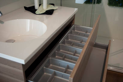 BLine Badm�bel mit Mineralgu�waschtisch Abverkauf aus unserer B�derausstellung, ABHOLPREIS EURO 1.790,00 + MwSt. ANSTATT EURO 2.945,00 + MwSt.