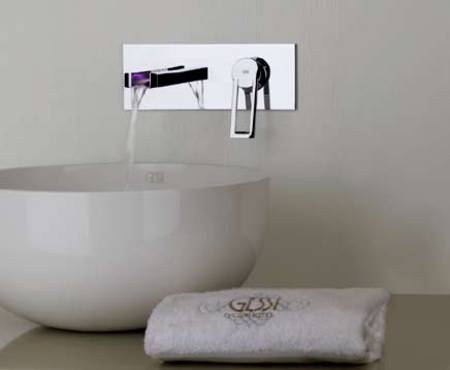 Gessi Riflessi Colour Wand-Waschtischmischer chrom mit B�gelgriff, art. 38385.031, das flie�endes Wasser passt sich farblich der Temperatur an, kein Stromanschluss n�tig - kombiniert mit einem Home Collection Aufsatzwaschtisch rund, art. 39121.515 in Ceramilux wei�