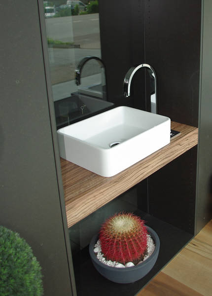 Flaminia Miniwash 48 Auflagewaschtisch wei� 48x33cm, art. MWL38 kombiniert mit einer Gessi Armatur chrom, Schaufenster Sanikal