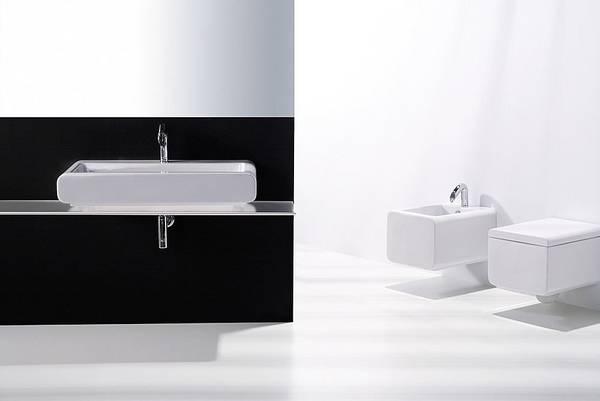Serie OH, Simas Ceramica, Design Simone Micheli, Lavabo, misura 90x50cm, art. OH10, colore: bianco, vaso e bidet sospeso, misrua 51x38cm, art. OH18 + OH19, colore: bianco