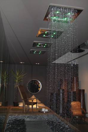 Gessi Privatewellness Color LED Regenhimmel mit Farblicht sind mit 3 Funktionen oder auch ohne Wasserfall erh�ltlich