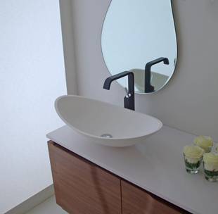 passend zur Lavasca Mini Badewanne ! Der Vela Waschtisch, 70x34cm in Corian wei�, art. A600