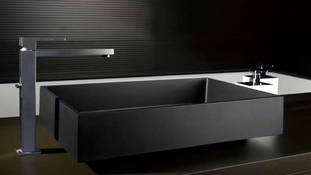 Gessi Home Collection Aufsatzwaschtisch in Vetro Freddo schwarz, 600x400mm, art. 37562.031, kombiniert mit einem Rettangolo Catino Waschtischmischer