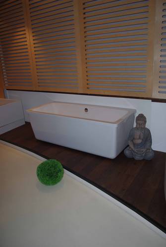 Venus Acrylbadewanne freistehend, 1800x800mm inkl. Sch�rze wei� - Abverkauf aus unserer B�derausstellung zum Sonderpreis, PREIS EURO 560,00 + MwSt. ANSTATT EURO 1.410,00 + MwSt.