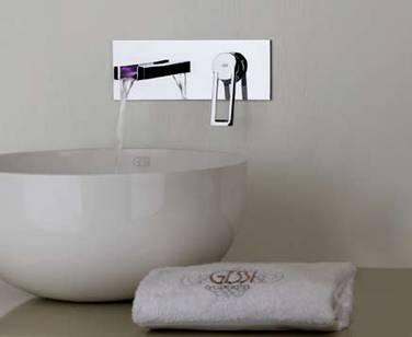 Gessi Riflessi Colour Waschtischmischer Wand chrom, art. 38385.031, das flie�endes Wasser passt sich farblich der Temperatur an, kein Stromanschluss n�tig - kombiniert mit einem Home Collection Aufsatzwaschtisch, art. 39121.515 in Ceramilux wei�