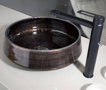 Gessi Mimi Home Collection Aufsatzwaschtisch in Alumix schwarz / braun, Durchmesser 42cm, art. 37568.031, kombiniert mit Gessi Trasparenze Waschtischmischer wei�, art. 34204.299