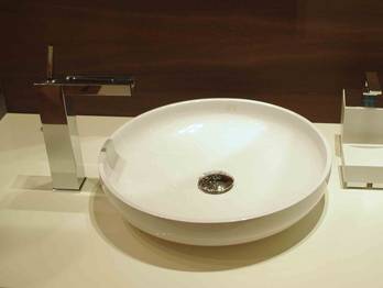 Gessi Home Collection Aufsatzwaschtisch rund, Durchmesser 45cm in Ceramilux wei�, art. 39122.515, kombiniert mit einem Rettangolo Cascata Waschtischmischer