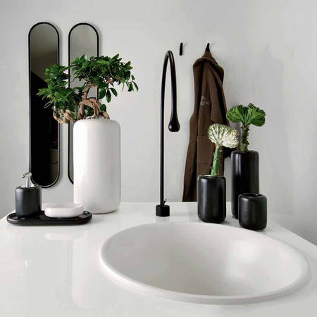 Neuheit 2010 ! Gessi Le Terre Gres Waschtische kombiniert mit den Gessi Goccia Armaturen in schwarz oder wei�