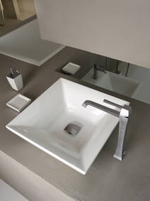 Gessi Mimi Home Collection Aufsatzwaschtisch in Keramik wei�, art. 37503.516, kombiniert mit dem Mimi Catino-Waschtischmischer hoch chrom geb�rstet, art. 11988.147
