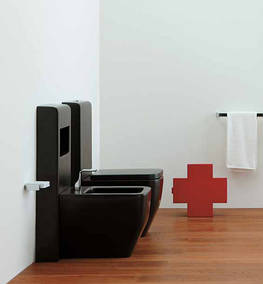 Flaminia Terra WC bodenstehend art. TR117 und Flaminia Terra Bidet bodenstehend art. TR217 mit Niagara Keramik-Sp�lkasten in schwarz matt, grafite