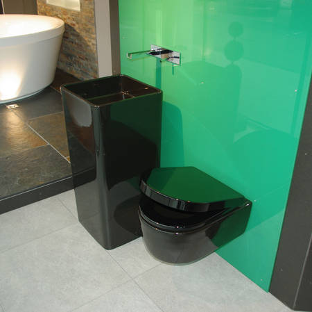 Mini Link WC wandh�ngend in Farbe schwarz glanz / nero lucido art. 5064, zusammen mit dem Monowosh Waschtisch freistehend in schwarz glanz / nero lucido