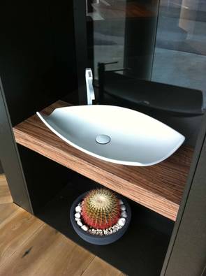 Kong Aufsatzwaschtisch 70x39cm in Keramik wei� matt  - Ausstellungsst�ck PREIS EURO 395,00 + MwSt. ANSTATT EURO 565,00 + MwSt.