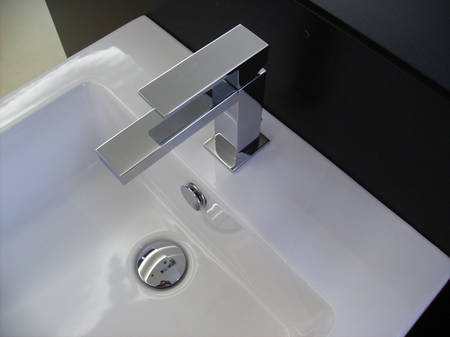 Gessi Rettangolo Waschtischmischer chrom, art. 20001.031 kombiniert mit einem Simas Frozen Waschtisch 50x50cm H�he 41cm, art. FZ13