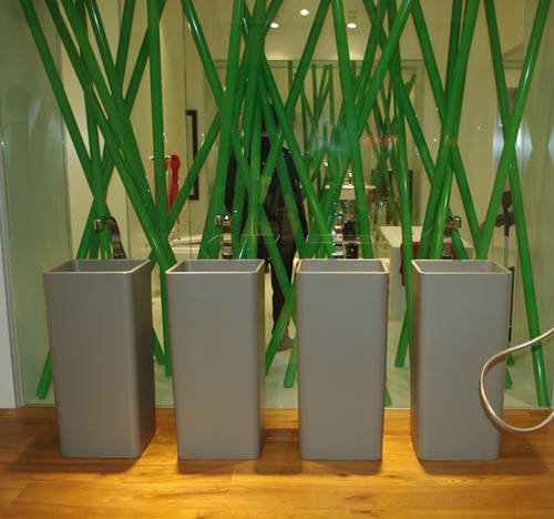 Neuheit 2009 bei Flaminia Ceramica! Monowash Waschtisch freistehend Farbe lava grau, pr�sentiert auf der Cersaie Messe 2009 in Bologna