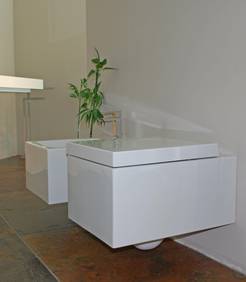 Simas Frozen WC wandh�ngend wei� art. FZ18 und Frozen Bidet wandh�ngend wei� art. FZ19,  kombiniert mit einem Rettangolo Bidetmischer chrom