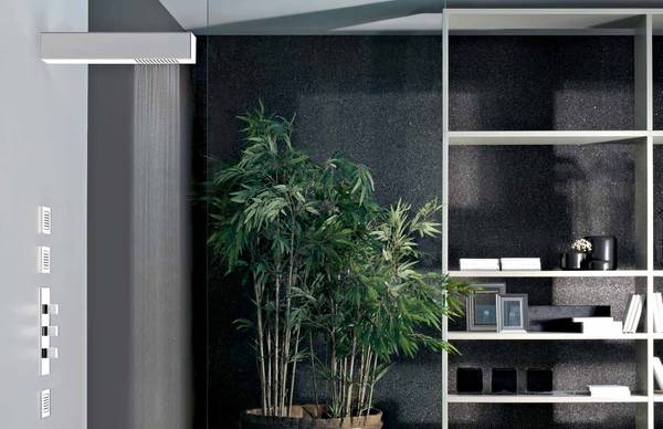 Privatewellness Segni Quadro Kopfbrause, art. 32880.031 mit Quadro Wellness Thermostat chrom art. 35093+35004 und Quadro BodyJets Seitenbrausen chrom art. 32987+32984