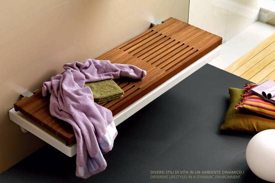 G-Full WC Bidet versteckt unter einer Teakholz-Abdeckung, Gr��e 1400x500mm, in geschlossenem Zustand, die klappbare Holzabdeckung ist mit einer soft-close-Funktion ausgestattet, die Sitzfl�che ist auch als Ablagefl�che nutzbar