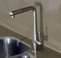 Gessi Tradizione K�chenmischer in Edelstahl geb�rstet Finox mit seitlichem Griff, 360� schwenkbarem Auslauf und mit ausziehbarer Handbrause, art. 08759.149, auch in chrom erh�ltlich