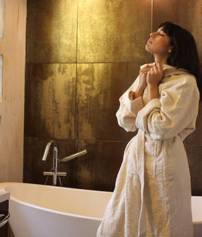 ...Liebhaberst�ck: die Rapsel Lavasca Mini Badewanne freistehend by Matteo Thun