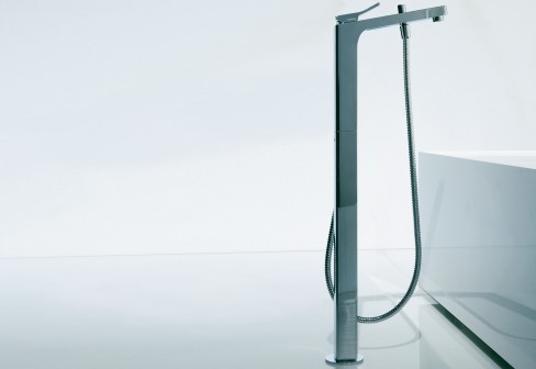 Serie Soft, Zucchetti Italien, Design Ludovica & Roberto Palomba, freistehende Badewannenarmatur mit Einhebelmischer und Handbrause, art. ZP7622 + R99676, Oberfl�che verchromt